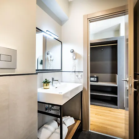 The Cross Отель Рим