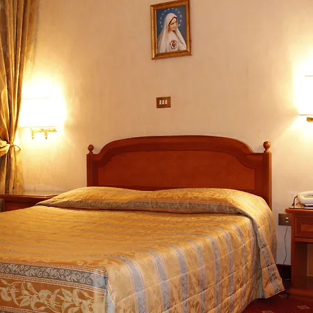 The Cross Hotell Rom