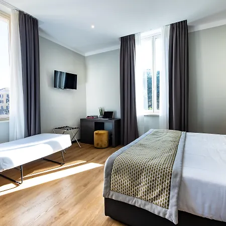 Otel The Cross 3*