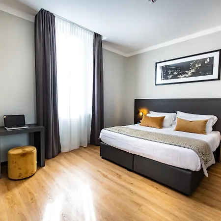 Otel The Cross Roma