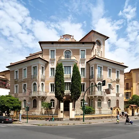 Otel The Cross 3*
