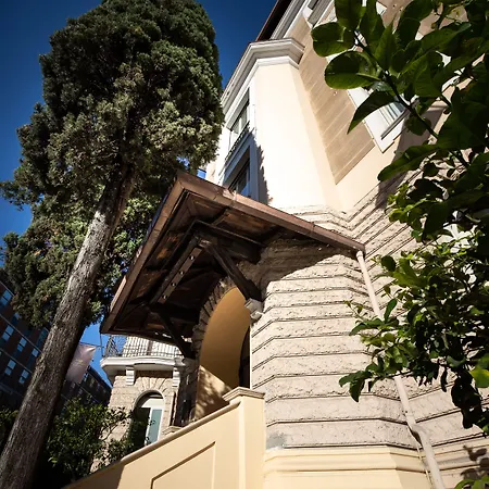 The Cross 3* Rome
